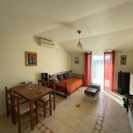 La Soffitta Di Bampina Apartment Perivolion ภายนอก รูปภาพ