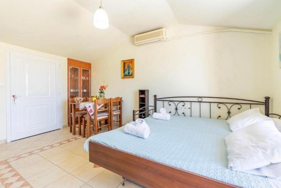 La Soffitta Di Bampina Apartment Perivolion ภายนอก รูปภาพ